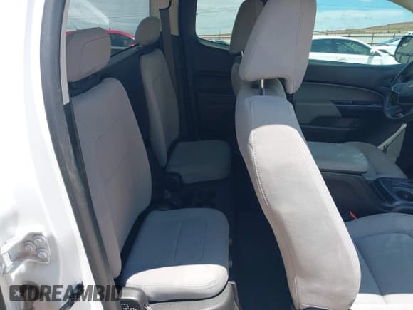 ✅ 2019 Chevrolet Colorado 2WD Work Truck • VIN: 1GCHSBEA6K1193116 • Lot: 42485278. Wystawiony na IAAI z przebiegiem 82 606 mil. Bezpłatny archiwum sprzedaży aukcyjnych z USA i szczegółowy raport historii pojazdu na DreamBid. Zdjęcie 8.