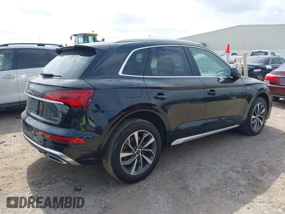 ✅ 2023 Audi Q5 S line Premium Plus • VIN: WA1EAAFY3P2145743 • Lot: 42280077. Wystawiony na IAAI z przebiegiem 23 746 mil. Bezpłatny archiwum sprzedaży aukcyjnych z USA i szczegółowy raport historii pojazdu na DreamBid. Zdjęcie 4.