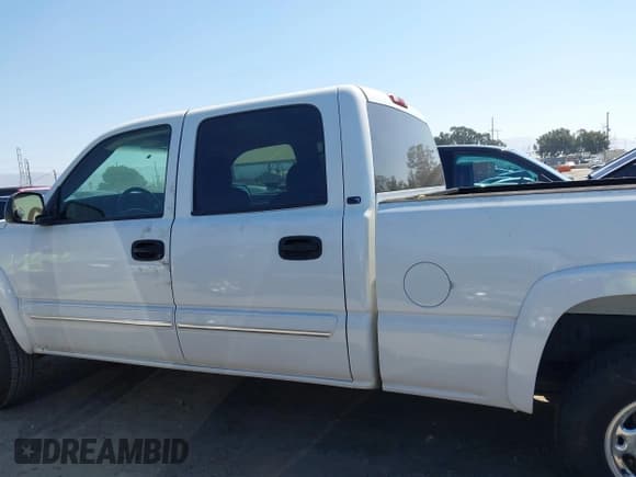✅ 2004 Chevrolet Silverado 2500 LT • VIN: 1GCGC23U64F158801 • Lot: 42887314. Wystawiony na IAAI z przebiegiem 124 427 mil. Bezpłatny archiwum sprzedaży aukcyjnych z USA i szczegółowy raport historii pojazdu na DreamBid. Zdjęcie 14.