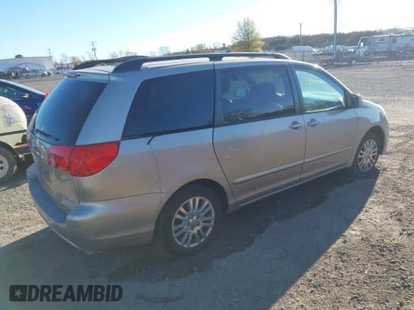 ✅ 2009 Toyota Sienna XLE • VIN: 5TDZK22C59S255631 • Lot: 43626555. Wystawiony na IAAI z przebiegiem 151 768 mil. Bezpłatny archiwum sprzedaży aukcyjnych z USA i szczegółowy raport historii pojazdu na DreamBid. Zdjęcie 4.