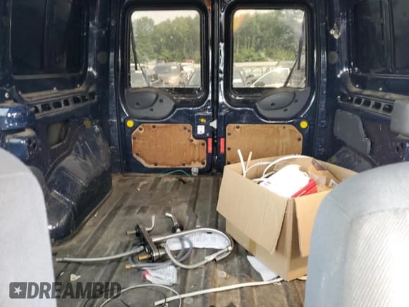 ✅ 2012 Ford Transit Connect XL • VIN: NM0LS6AN8CT118334 • Lot: 67382335. Wystawiony na Copart z przebiegiem Nie podano. Bezpłatny archiwum sprzedaży aukcyjnych z USA i szczegółowy raport historii pojazdu na DreamBid. Zdjęcie 10.