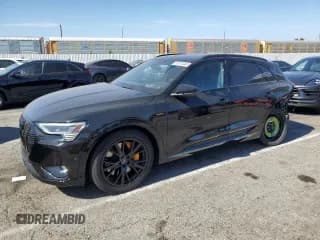 ✅ 2023 Audi e-tron Chronos • VIN: WA1VABGE3PB013236 • Lot: 57913445. Wystawiony na Copart z przebiegiem 9 501 mil. Bezpłatny archiwum sprzedaży aukcyjnych z USA i szczegółowy raport historii pojazdu na DreamBid. Zdjęcie 1.