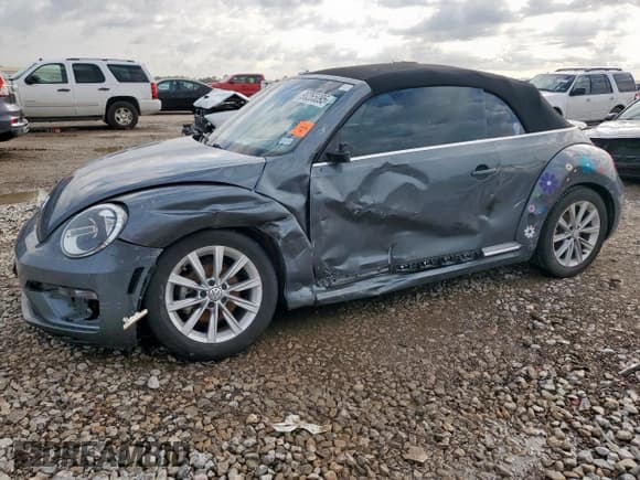 ✅ 2018 Volkswagen Beetle S • VIN: 3VW5DAAT5JM504726 • Lot: 90265095. Wystawiony na Copart z przebiegiem 43 525 mil. Bezpłatny archiwum sprzedaży aukcyjnych z USA i szczegółowy raport historii pojazdu na DreamBid. Zdjęcie 1.