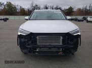 ✅ 2024 Audi Q3 S line Premium • VIN: WA1DECF34R1025698 • Lot: 90062355. Wystawiony na Copart z przebiegiem 19 610 mil. Bezpłatny archiwum sprzedaży aukcyjnych z USA i szczegółowy raport historii pojazdu na DreamBid. Zdjęcie 5.