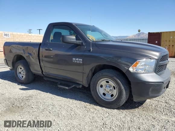 2017 Ram 1500 Tradesman z VIN 3C6JR6AG5HG791391, wystawiony jako Copart lot #62033125 z przebiegiem 39 633 mil mil oraz Szkoda całkowita • Salvage title. Historia ofert i sprzedaży dostępna na DreamBid. Obrazek 4.