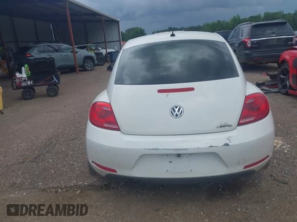 ✅ 2013 Volkswagen Beetle 2.5L • VIN: 3VWJP7AT6DM685316 • Lot: 42661788. Listed on IAAI with 177,787 mi. Free auction sales archive from the USA and detailed vehicle history report at DreamBid. Image 16.
