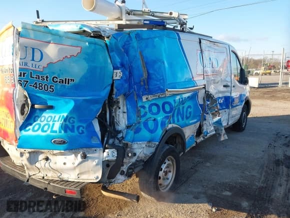 ✅ 2020 Ford Transit Cargo • VIN: 1FTBR1Y88LKA06393 • Lot: 41283124. Wystawiony na IAAI z przebiegiem 229 589 mil. Bezpłatny archiwum sprzedaży aukcyjnych z USA i szczegółowy raport historii pojazdu na DreamBid. Zdjęcie 4.