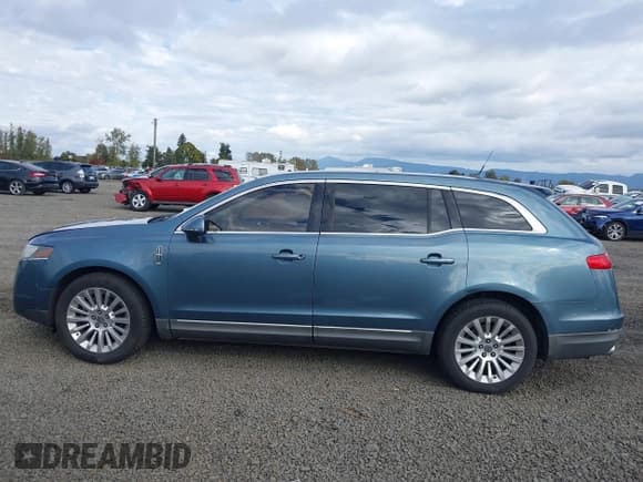 ✅ 2010 Lincoln MKT • VIN: 2LMHJ5FR6ABJ15009 • Lot: 43524648. Wystawiony na IAAI z przebiegiem 179 269 mil. Bezpłatny archiwum sprzedaży aukcyjnych z USA i szczegółowy raport historii pojazdu na DreamBid. Zdjęcie 14.
