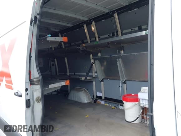 ✅ 2021 Mercedes-Benz Sprinter Cargo • VIN: W1Y4DCHY2MT069791 • Lot: 42621138. Wystawiony na IAAI z przebiegiem 87 946 mil. Bezpłatny archiwum sprzedaży aukcyjnych z USA i szczegółowy raport historii pojazdu na DreamBid. Zdjęcie 8.