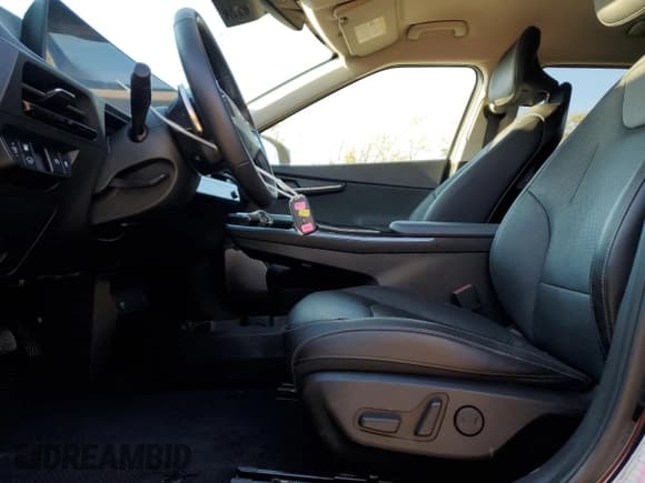 ✅ 2023 Kia EV6 Wind • VIN: KNDC34LA5P5130370 • Lot: 89710015. Wystawiony na Copart z przebiegiem 27 362 mil. Bezpłatny archiwum sprzedaży aukcyjnych z USA i szczegółowy raport historii pojazdu na DreamBid. Zdjęcie 7.