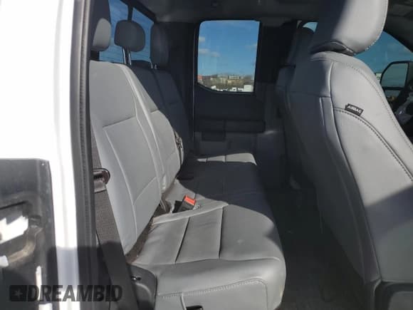 ✅ 2023 Ford F-350 • VIN: 1FT8X3BA1PED26053 • Lot: 42484225. Wystawiony na Copart z przebiegiem 5 648 mil. Bezpłatny archiwum sprzedaży aukcyjnych z USA i szczegółowy raport historii pojazdu na DreamBid. Zdjęcie 10.