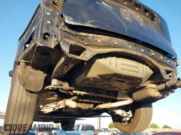 ✅ 2020 Ford Explorer ST • VIN: 1FM5K8GC5LGB16381 • Lot: 43640054. Wystawiony na IAAI z przebiegiem 97 942 mil. Bezpłatny archiwum sprzedaży aukcyjnych z USA i szczegółowy raport historii pojazdu na DreamBid. Zdjęcie 6.