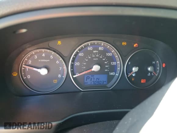 ✅ 2012 Hyundai Santa Fe SE • VIN: 5XYZH4AG4CG110518 • Lot: 77423244. Listed on Copart with 170,903 mi. Free auction sales archive from the USA and detailed vehicle history report at DreamBid. Image 9.