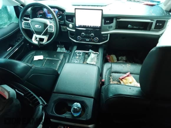 ✅ 2022 Ford Expedition XLT • VIN: 1FMJU1JT7NEA62332 • Lot: 61977355. Wystawiony na Copart z przebiegiem 60 701 mil. Bezpłatny archiwum sprzedaży aukcyjnych z USA i szczegółowy raport historii pojazdu na DreamBid. Zdjęcie 8.