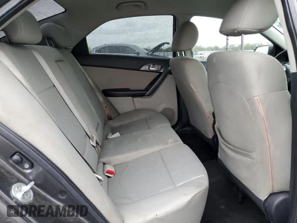 ✅ 2013 Kia Forte EX • VIN: KNAFU4A2XD5731143 • Lot: 92744755. Wystawiony na Copart z przebiegiem 151 955 mil. Bezpłatny archiwum sprzedaży aukcyjnych z USA i szczegółowy raport historii pojazdu na DreamBid. Zdjęcie 10.