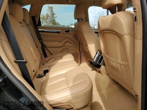 ✅ 2016 Porsche Cayenne • VIN: WP1AA2A23GLA11143 • Lot: 91348145. Wystawiony na Copart z przebiegiem 59 267 mil. Bezpłatny archiwum sprzedaży aukcyjnych z USA i szczegółowy raport historii pojazdu na DreamBid. Zdjęcie 11.