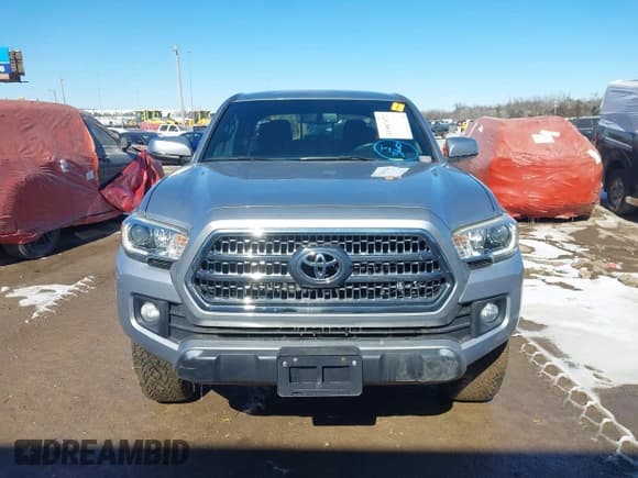 ✅ 2017 Toyota Tacoma SR5 • VIN: 3TMCZ5AN7HM054110 • Lot: 41587472. Listed on IAAI with 81,628 mi. Free auction sales archive from the USA and detailed vehicle history report at DreamBid. Image 12.