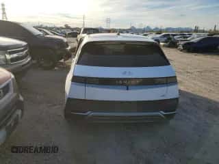 2022 Hyundai Ioniq 5 SE z VIN KM8KMDAF8NU052883, wystawiony jako Copart lot #40468904 z przebiegiem 35 567 mil mil oraz . Historia ofert i sprzedaży dostępna na DreamBid. Obrazek 6.