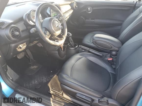 ✅ 2019 MINI Convertible Cooper • VIN: WMWWG5C51K3F79981 • Lot: 92760875. Wystawiony na Copart z przebiegiem 128 420 mil. Bezpłatny archiwum sprzedaży aukcyjnych z USA i szczegółowy raport historii pojazdu na DreamBid. Zdjęcie 7.