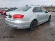 ✅ 2011 Volkswagen Jetta SEL • VIN: 3VWLZ7AJ4BM354653 • Лот: 41058793. Опубликован ранее на IAAI с пробегом 324 833 миль. Бесплатный доступ к архиву аукционных продаж из США и подробный отчёт об истории автомобиля на DreamBid. Изображение 4.