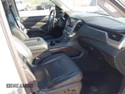 ✅ 2016 Chevrolet Suburban LT • VIN: 1GNSKHKCXGR287692 • Lot: 43690293. Wystawiony na IAAI z przebiegiem 197 455 mil. Bezpłatny archiwum sprzedaży aukcyjnych z USA i szczegółowy raport historii pojazdu na DreamBid. Zdjęcie 5.