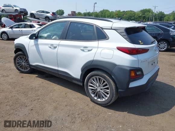 2021 Hyundai Kona SEL z VIN KM8K2CAA9MU615281, wystawiony jako IAAI lot #42403332 z przebiegiem 57 206 mil mil oraz . Historia ofert i sprzedaży dostępna na DreamBid. Obrazek 3.