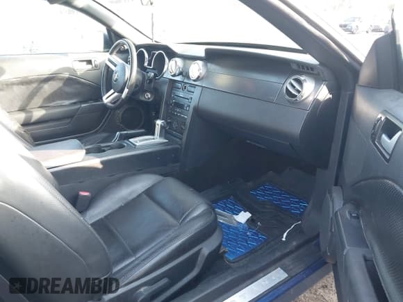 ✅ 2007 Ford Mustang Deluxe • VIN: 1ZVFT84N075334268 • Lot: 43520609. Listed on IAAI with 202,131 mi. Free auction sales archive from the USA and detailed vehicle history report at DreamBid. Image 5.