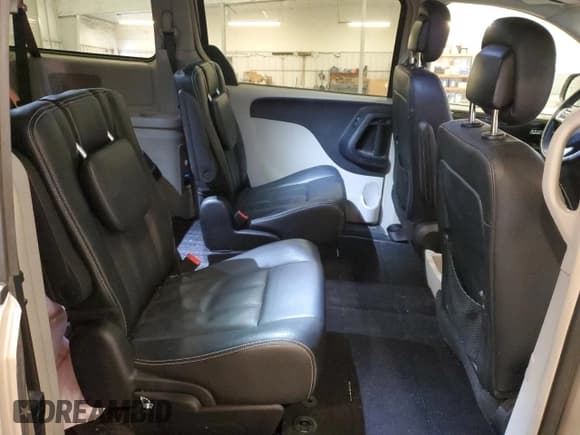 ✅ 2015 Dodge Grand Caravan Crew Plus • VIN: 2C4RDGDG9FR713053 • Lot: 51316495. Wystawiony na Copart z przebiegiem 92 792 mil. Bezpłatny archiwum sprzedaży aukcyjnych z USA i szczegółowy raport historii pojazdu na DreamBid. Zdjęcie 11.