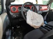 ✅ 2022 Jeep Wrangler Unlimited Rubicon • VIN: 1C4HJXFN2NW211037 • Lot: 49897115. Wystawiony na Copart z przebiegiem 21 878 mil. Bezpłatny archiwum sprzedaży aukcyjnych z USA i szczegółowy raport historii pojazdu na DreamBid. Zdjęcie 8.