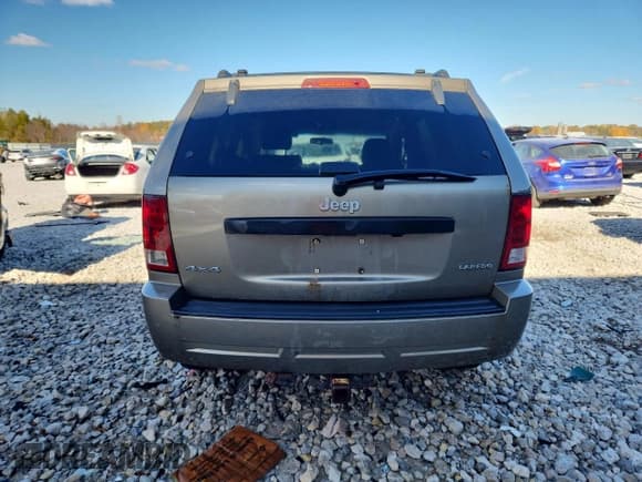 ✅ 2005 Jeep Grand Cherokee Laredo • VIN: 1J4GR48K55C678695 • Lot: 90358345. Listed on Copart with 330,695 mi. Free auction sales archive from the USA and detailed vehicle history report at DreamBid. Image 6.