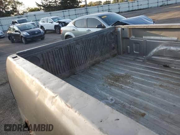 ✅ 2003 Chevrolet Silverado 1500 • VIN: 1GCEC14V43Z239995 • Lot: 71229394. Wystawiony na Copart z przebiegiem 301 543 mil mil. Skorzystaj z bezpłatnego archiwum sprzedaży aukcyjnych z USA i zobacz szczegółowy raport historii pojazdu na DreamBid. Zdjęcie 10.