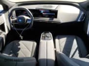 ✅ 2025 BMW iX xDrive50 • VIN: WB523CF00SCU13476 • Лот: 68222205. Опубликован ранее на Copart с пробегом 1 220 миль. Бесплатный доступ к архиву аукционных продаж из США и подробный отчёт об истории автомобиля на DreamBid. Изображение 8.