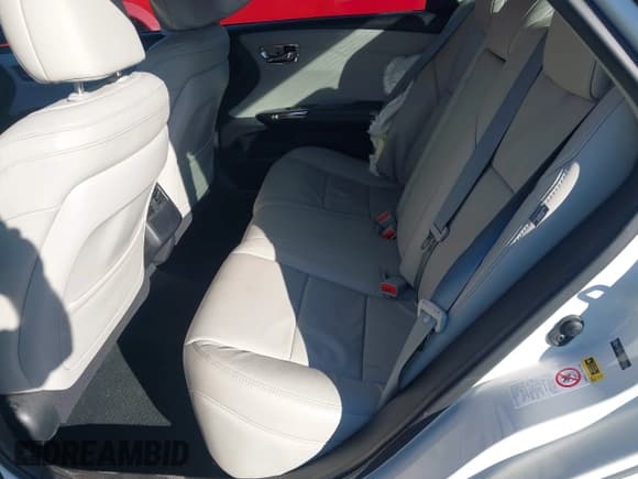 ✅ 2014 Toyota Avalon XLE Premium • VIN: 4T1BK1EB5EU080894 • Lot: 43591589. Listed on IAAI with 32,764 mi. Free auction sales archive from the USA and detailed vehicle history report at DreamBid. Image 8.