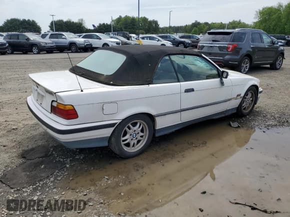 ✅ 1995 BMW 3 Series 325i • VIN: WBABJ6324SJD43199 • Lot: 56738855. Listed on Copart with 217,943 mi. Free auction sales archive from the USA and detailed vehicle history report at DreamBid. Image 3.