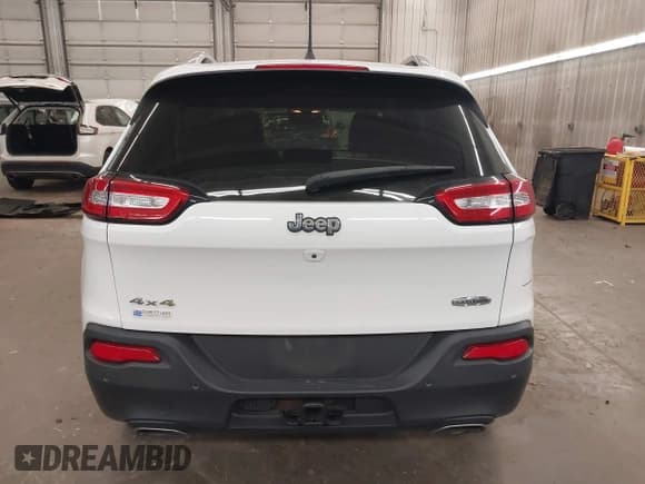 ✅ 2016 Jeep Cherokee Latitude • VIN: 1C4PJMCS8GW199290 • Лот: 42258970. Опубликован ранее на IAAI с пробегом 184 698 миль. Бесплатный доступ к архиву аукционных продаж из США и подробный отчёт об истории автомобиля на DreamBid. Изображение 17.
