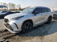 ✅ 2024 Toyota Highlander LE • VIN: 5TDKDRBH3RS531904 • Лот: 50995985. Опубликован ранее на Copart с пробегом 12 408 миль. Бесплатный доступ к архиву аукционных продаж из США и подробный отчёт об истории автомобиля на DreamBid. Изображение 1.