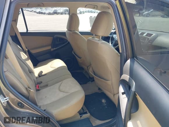 ✅ 2011 Toyota RAV4 • VIN: 2T3BF4DV6BW135924 • Lot: 42927825. Listed on IAAI with 165,103 mi. Free auction sales archive from the USA and detailed vehicle history report at DreamBid. Image 8.