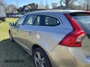 ✅ 2015 Volvo V60 T5 Drive-E Premier • VIN: YV140MEK6F1245353 • Lot: 41713825. Wystawiony na IAAI z przebiegiem 131 682 mil. Bezpłatny archiwum sprzedaży aukcyjnych z USA i szczegółowy raport historii pojazdu na DreamBid. Zdjęcie 3.