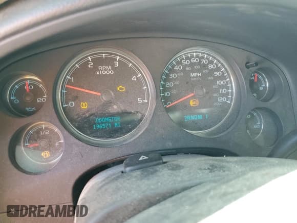 ✅ 2008 Chevrolet Silverado 2500HD 1LT • VIN: 1GCHC23638F112984 • Lot: 78577554. Wystawiony na Copart z przebiegiem 196 571 mil. Bezpłatny archiwum sprzedaży aukcyjnych z USA i szczegółowy raport historii pojazdu na DreamBid. Zdjęcie 9.