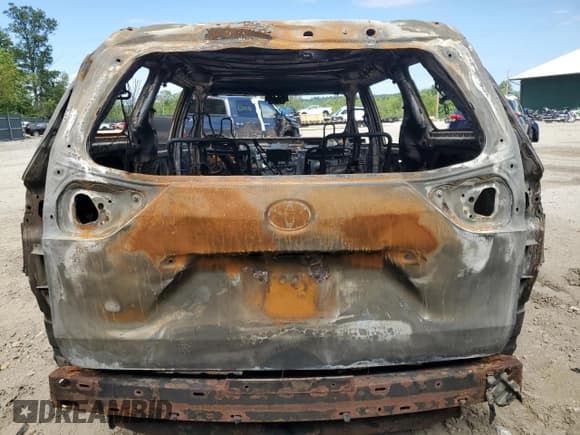 ✅ 2011 Toyota Sienna • VIN: 5TDZK3DC2BS043780 • Lot: 68895105. Wystawiony na Copart z przebiegiem Nie podano. Bezpłatny archiwum sprzedaży aukcyjnych z USA i szczegółowy raport historii pojazdu na DreamBid. Zdjęcie 6.