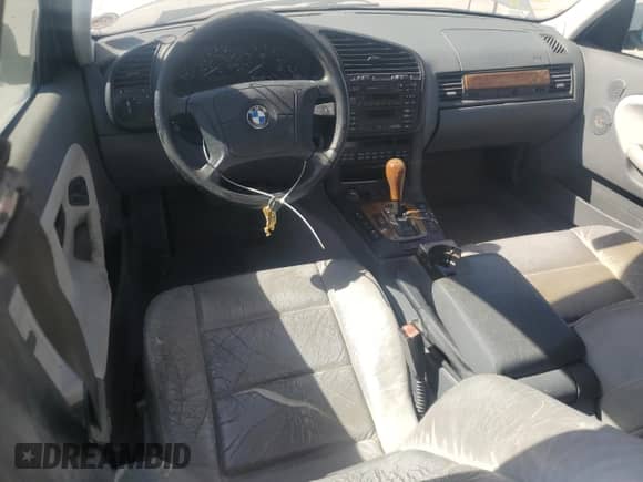 1998 BMW 3 Series 328i z VIN WBACD4326WAV64466, wystawiony jako Copart lot #74957534 z przebiegiem 152 963 mil mil oraz Szkoda całkowita • Salvage title. Historia ofert i sprzedaży dostępna na DreamBid. Obrazek 8.