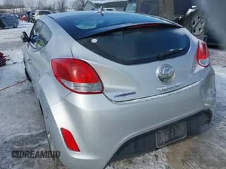 ✅ 2017 Hyundai Veloster • VIN: KMHTC6AD5HU306300 • Lot: 41263128. Wystawiony na IAAI z przebiegiem 104 349 mil. Bezpłatny archiwum sprzedaży aukcyjnych z USA i szczegółowy raport historii pojazdu na DreamBid. Zdjęcie 3.