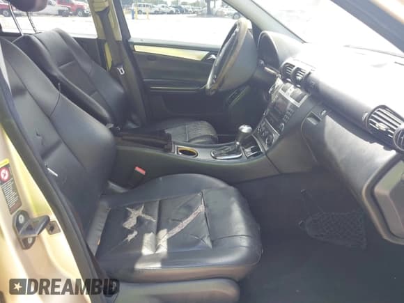 ✅ 2005 Mercedes-Benz C 320 • VIN: WDBRF64J45F610076 • Lot: 42422374. Listed on IAAI with 136,991 mi. Free auction sales archive from the USA and detailed vehicle history report at DreamBid. Image 5.