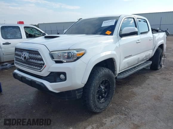 ✅ 2016 Toyota Tacoma SR5 • VIN: 3TMAZ5CN4GM010598 • Lot: 43432512. Wystawiony na IAAI z przebiegiem 89 858 mil. Bezpłatny archiwum sprzedaży aukcyjnych z USA i szczegółowy raport historii pojazdu na DreamBid. Zdjęcie 2.