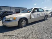 ✅ 2001 Lincoln Town Car Cartier • VIN: 1LNHM83W31Y684742 • Lot: 57650755. Wystawiony na Copart z przebiegiem 207 885 mil. Bezpłatny archiwum sprzedaży aukcyjnych z USA i szczegółowy raport historii pojazdu na DreamBid. Zdjęcie 1.