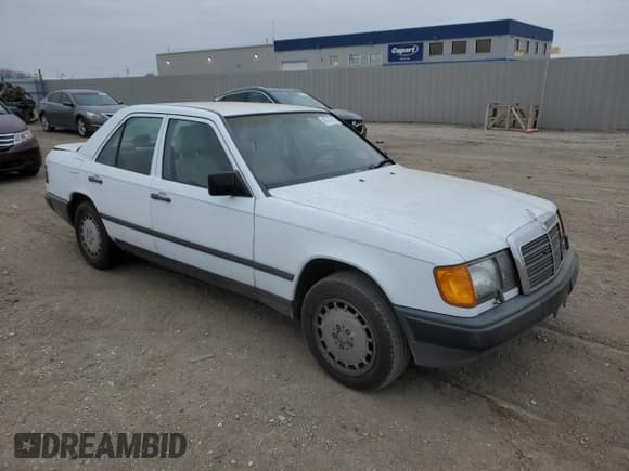 ✅ 1987 Mercedes-Benz 300 D • VIN: WDBEB33D3HA344815 • Lot: 43716715. Listed on Copart with 318,372 mi. Free auction sales archive from the USA and detailed vehicle history report at DreamBid. Image 4.