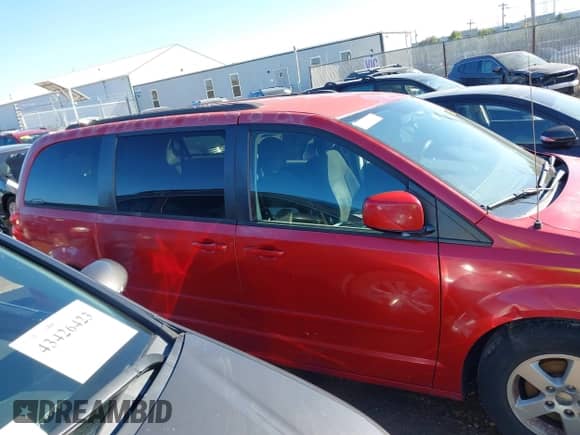 2012 Dodge Grand Caravan SXT z VIN 2C4RDGCG2CR203463, wystawiony jako IAAI lot #43425555 z przebiegiem 142 039 mil mil oraz . Historia ofert i sprzedaży dostępna na DreamBid. Obrazek 13.