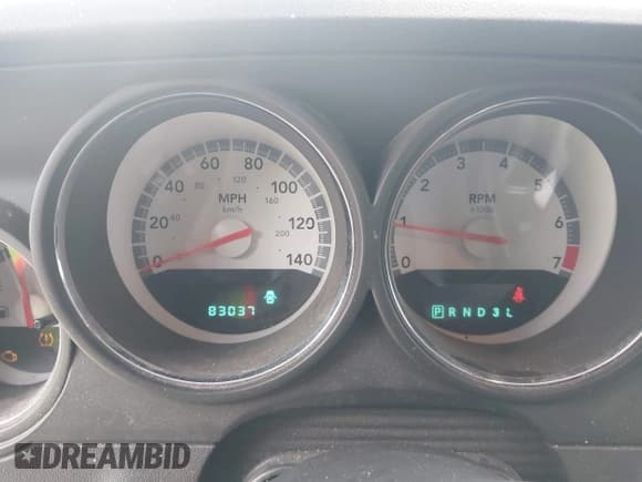 ✅ 2009 Dodge Challenger SE • VIN: 2B3LJ44V19H526672 • Lot: 43585990. Wystawiony na IAAI z przebiegiem 83 037 mil. Bezpłatny archiwum sprzedaży aukcyjnych z USA i szczegółowy raport historii pojazdu na DreamBid. Zdjęcie 7.