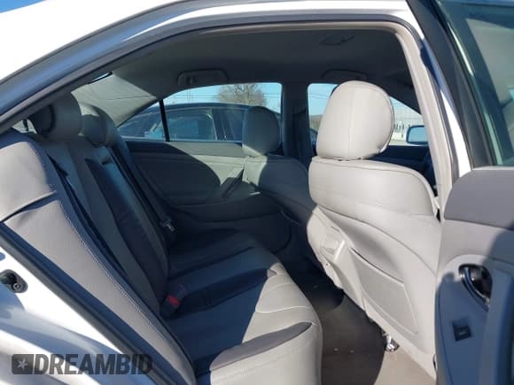 ✅ 2011 Toyota Camry XLE • VIN: 4T1BF3EK4BU588933 • Lot: 43715513. Wystawiony na IAAI z przebiegiem 247 891 mil. Bezpłatny archiwum sprzedaży aukcyjnych z USA i szczegółowy raport historii pojazdu na DreamBid. Zdjęcie 8.