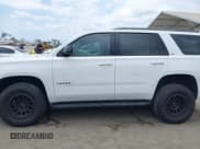 ✅ 2020 Chevrolet Tahoe LT • VIN: 1GNSCBKC0LR290170 • Lot: 42129712. Wystawiony na IAAI z przebiegiem 57 414 mil. Bezpłatny archiwum sprzedaży aukcyjnych z USA i szczegółowy raport historii pojazdu na DreamBid. Zdjęcie 14.